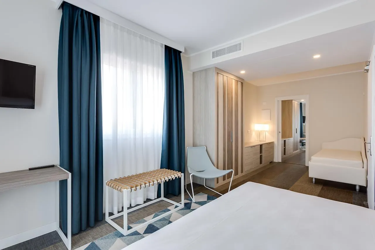 ***  Hotel Europa Garda  Italy