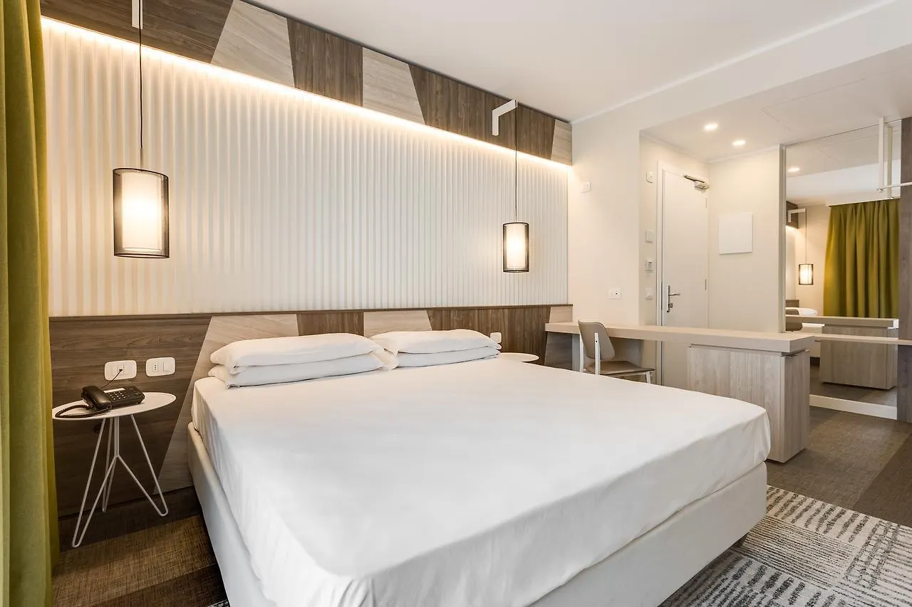 Hotel Europa Garda  3*, Garda (Verona) Italië